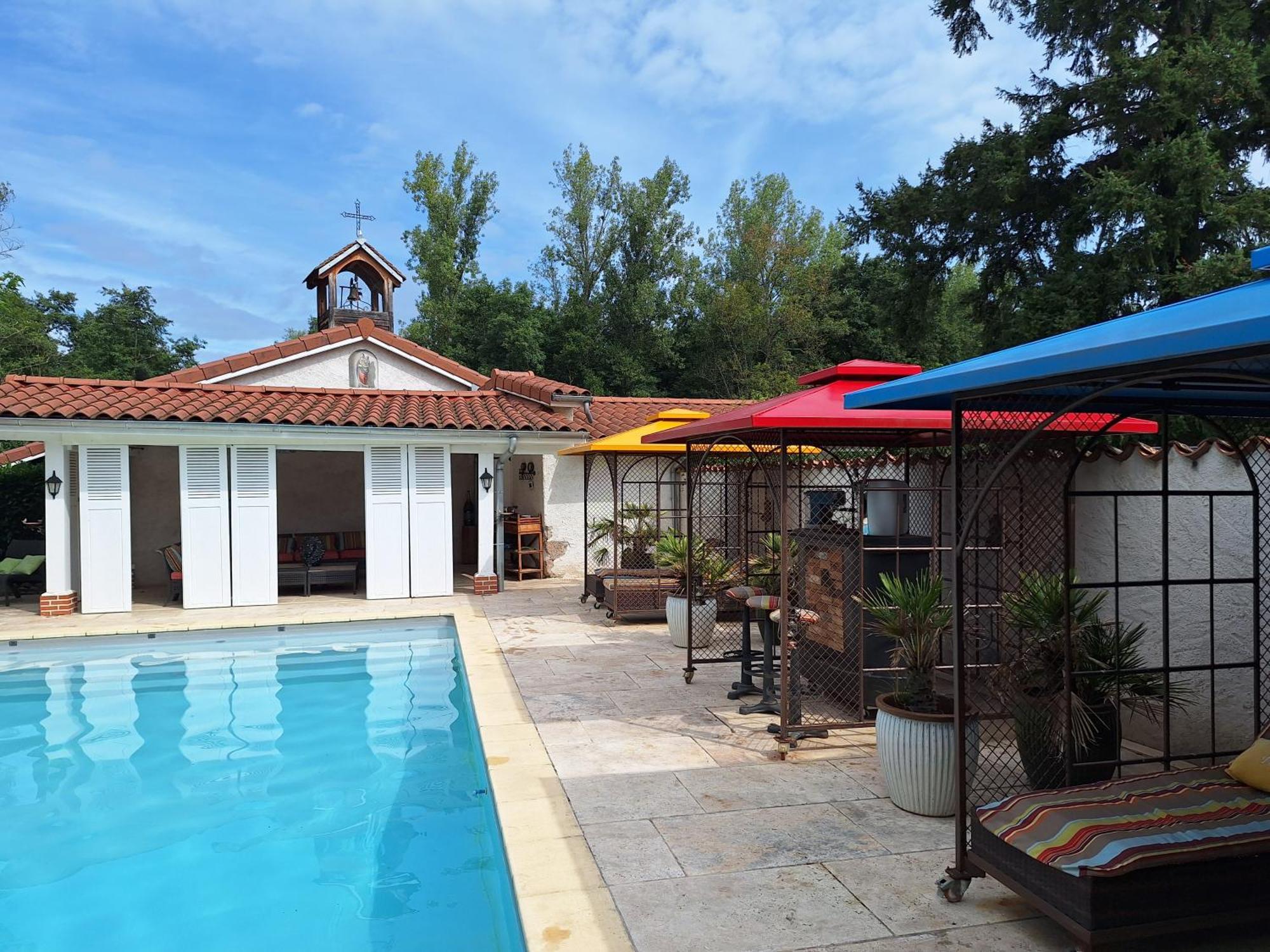 Chateau Des Perichons Poncins Exterior foto